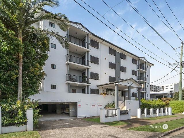 Stylish First Floor Apartment in Boutique Complex Walk to the Waterfront