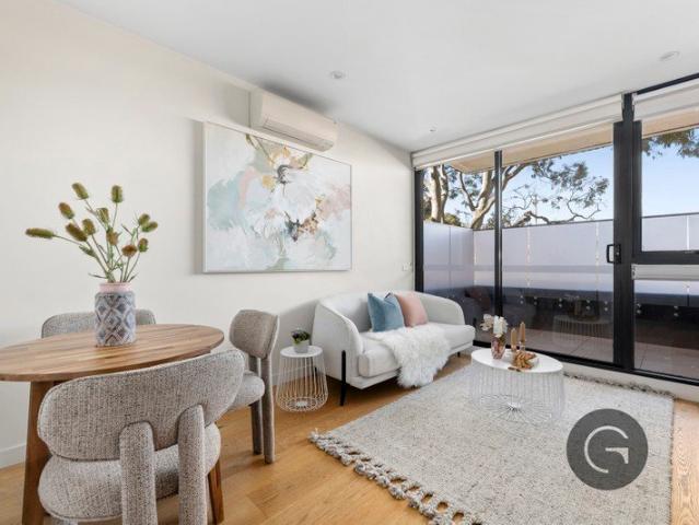 Stylish Fitzroy North Living With Study Spaces, Parking And Storage