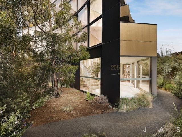 Stylish Footscray Living With Sunset Views