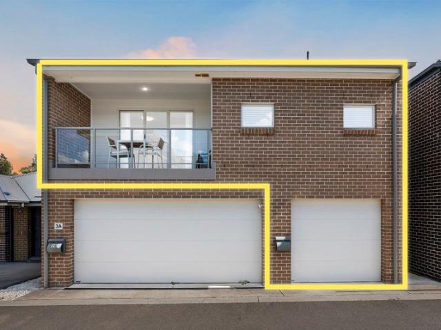 Stylish Fonzie Flat, 400m to Woolworths