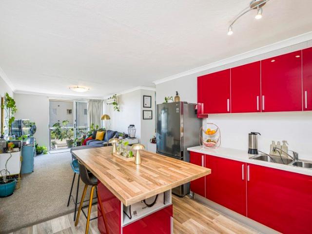 Stylish Foreshore Living with Stunning Perth City Views