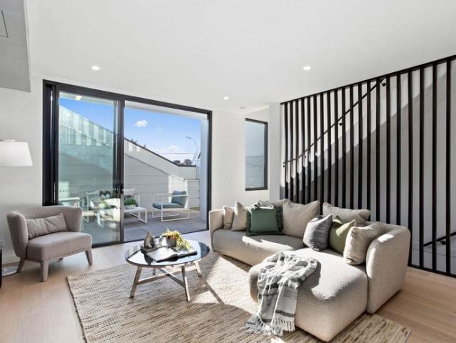 Stylish Four Bedroom Townhouse