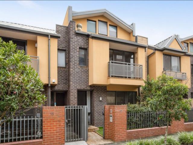 Stylish Four Bedroom Townhouse with Space & Convenience