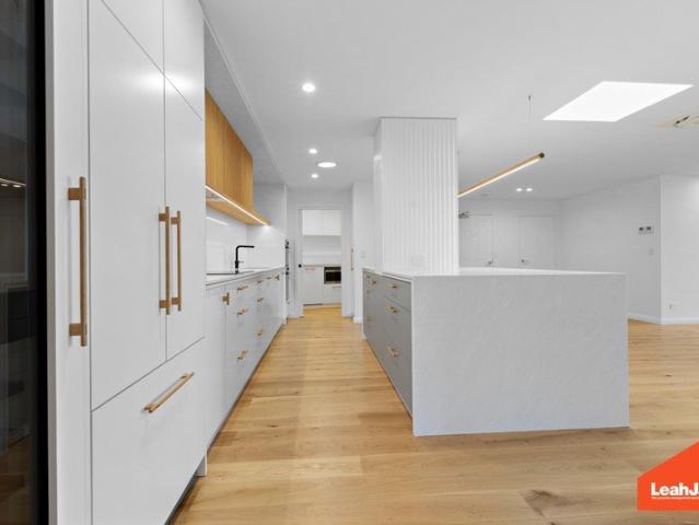 Stylish Four Bedroom Apartment in the Heart of Newcastle