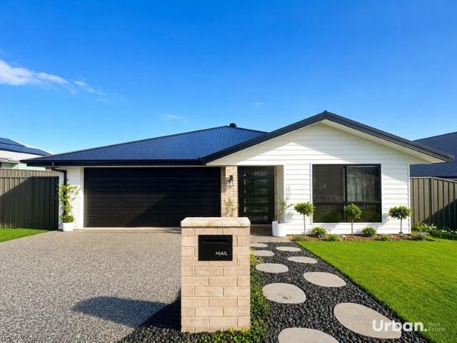 Stylish Four Bedroom Home in Lochinvar