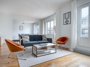 Stylish Four Bedroom Oasis in Chaillot, Paris