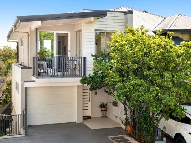 Stylish freehold luxury with modern upgrades and elevated sweeping views