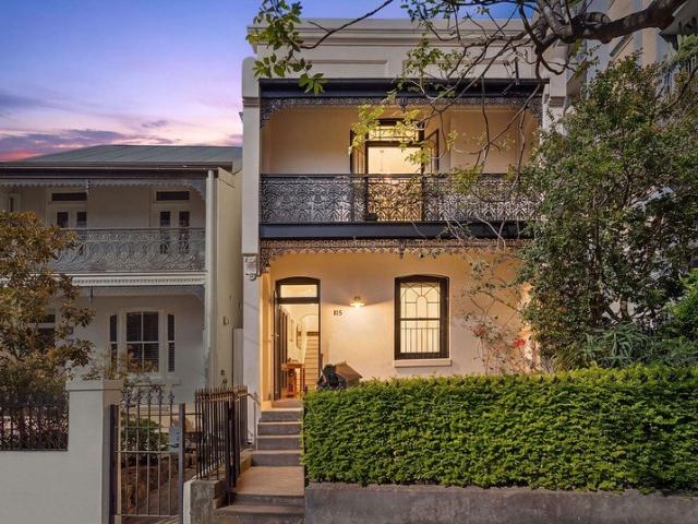 Stylish freestanding end row terrace on a sunlit 183sqm parcel