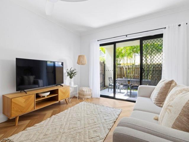 Stylish garden apartment in quiet yet central cul de sac