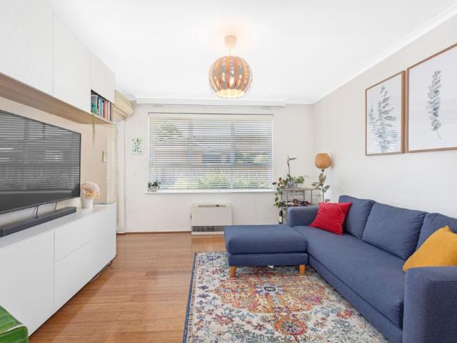 Stylish Garden Apartment with Space & Privacy