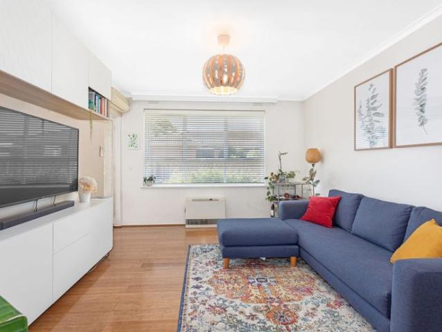 Stylish Garden Apartment with Space & Privacy