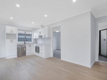 Stylish Granny Flat with Garage in Prime Gateshead Location