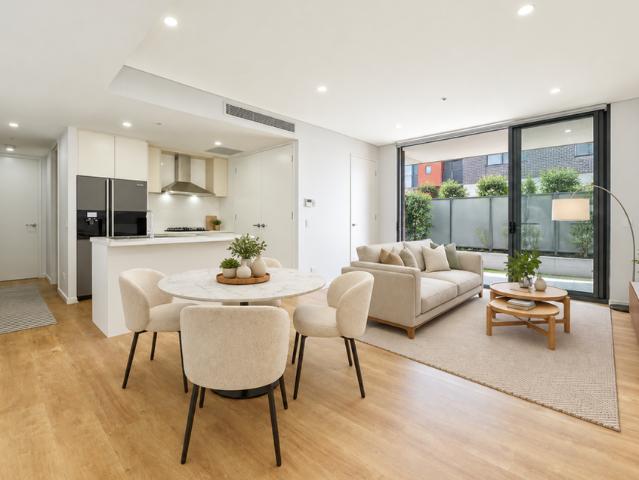Stylish Ground Floor 2 Bedroom Apartment with Private Courtyard Entrance