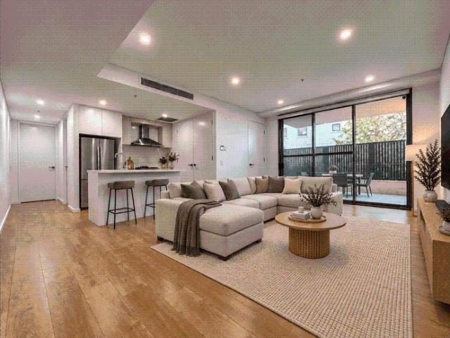 Stylish Ground Floor 2 Bedroom Apartment with Private Courtyard Entrance