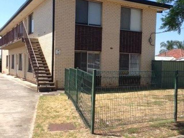 Stylish Ground Floor Unit Family Friendly & Convenient