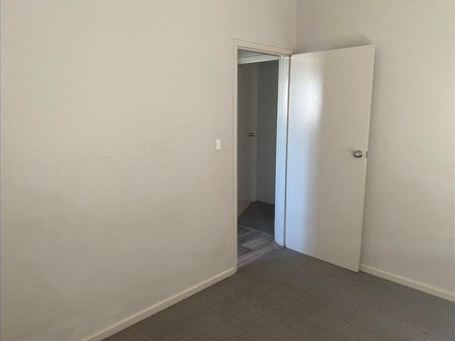 Stylish Ground Floor Unit – Family Friendly & Convenient
