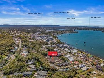 STYLISH GROUND FLOOR UNIT WITH LAKE VIEWS AND CLOSE TO TOWN