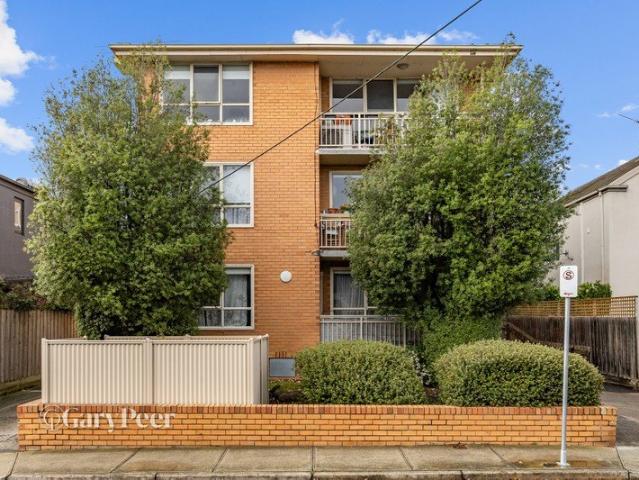 Stylish ground floor apartment in a prime Prahran location