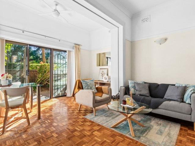 Stylish Ground Floor Apartment Set Directly Opposite Rushcutters Bay Park