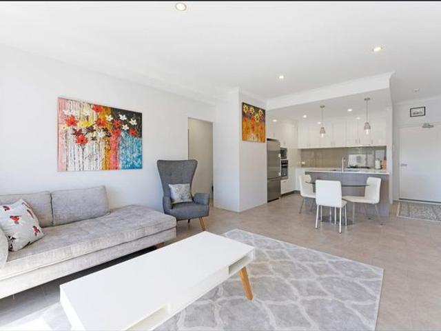 Stylish Ground Floor Apartment with an Impressive Private Courtyard