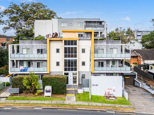 Stylish Ground Floor Apartment with Expansive Courtyard Living