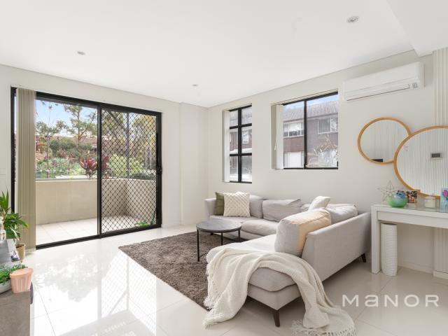 Stylish Ground Floor Apartment with Expansive Outdoor Living