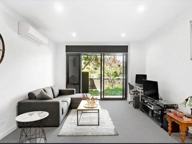 Stylish Ground Floor Apartment with Large Front Garden