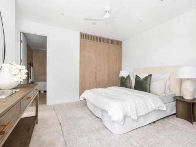 Stylish Ground Floor Apartment with Private Courtyard