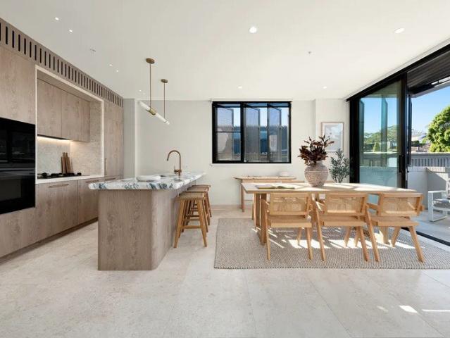 Stylish Ground Floor Apartment with Private Courtyard