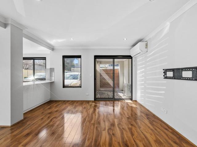 Stylish Ground Floor Apartment with Private Courtyard