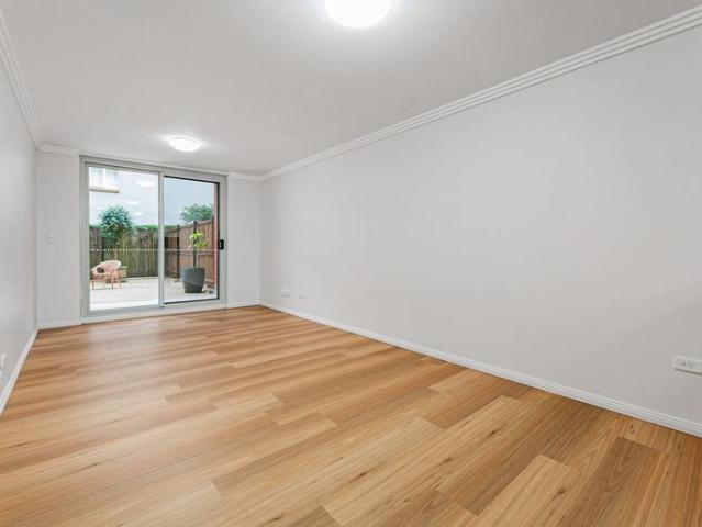 Stylish Ground Floor Courtyard Apartment – Ultra Convenient Location