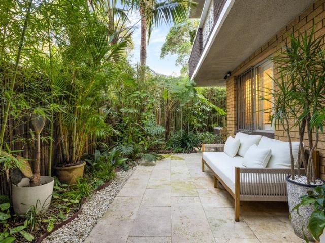 Stylish Ground Floor Garden Apartment with Private Outdoor Living