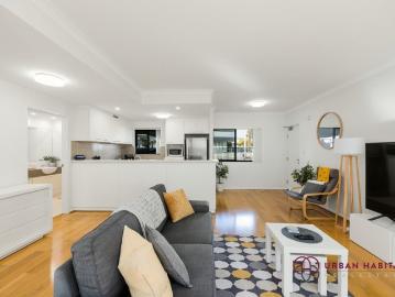 Stylish Ground Floor Lifestyle Apartment Walk to Everything!