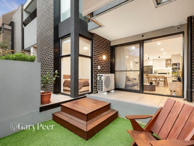 Stylish ground floor living close to all the action
