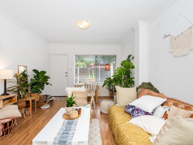 STYLISH GROUND FLOOR LIVING IN A PRIME LOCATION!