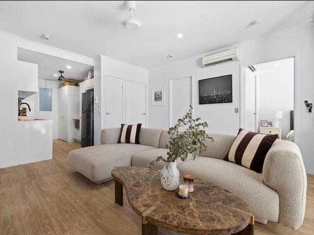 Stylish Ground Floor Living in Sought After Hyde Apartments