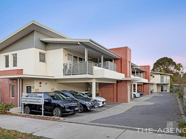 Stylish Ground Floor Living in Redcliffe