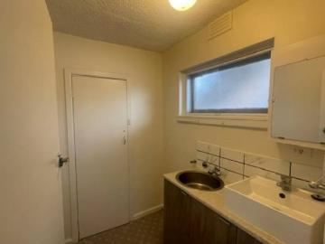 Stylish Ground Floor Living In The Heart Of Brooklyn – Convenience at Your Doorstep!