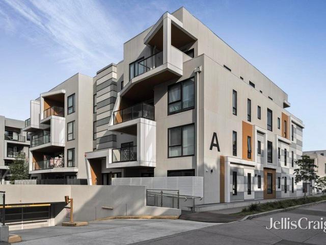 Stylish ground floor living in the heart of Clayton