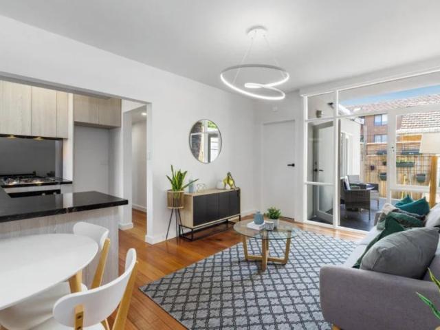 Stylish Ground Floor Living Moments from Elwood Beach