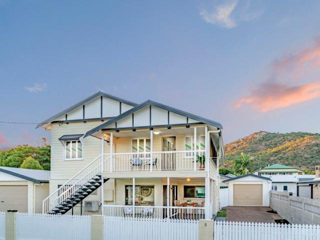 Stylish Ground Floor Living with Expansive Pet Friendly Outdoor Space in the Heart of West End