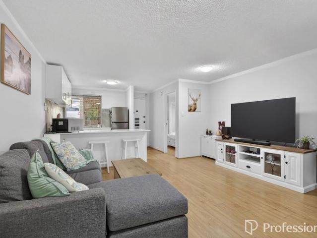 Stylish Ground Floor Living with Private Courtyard