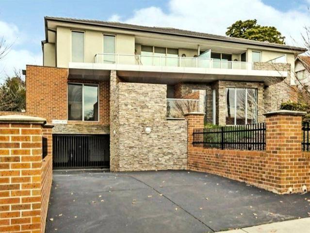 Stylish Ground Floor Retreat with a View