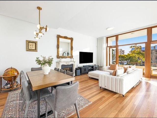 STYLISH HARBOURSIDE LIVING IN THE HEART OF PYRMONT