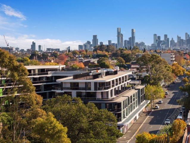Stylish Hawthorn Living with Resort Style Facilities