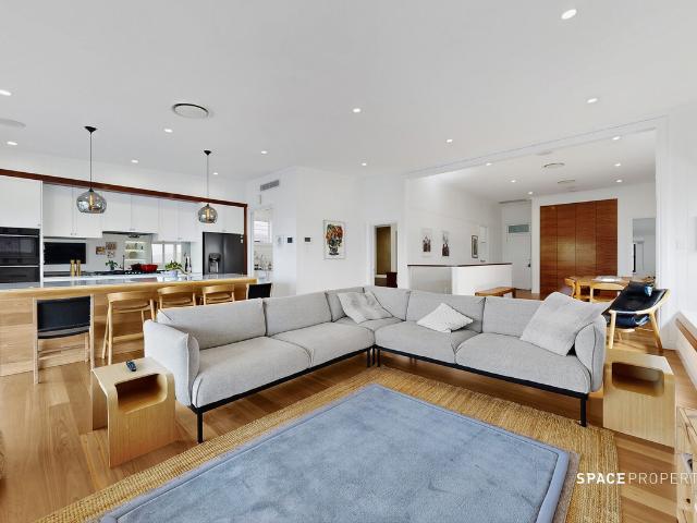 Stylish Herston Haven – Perfect For Professionals And Families
