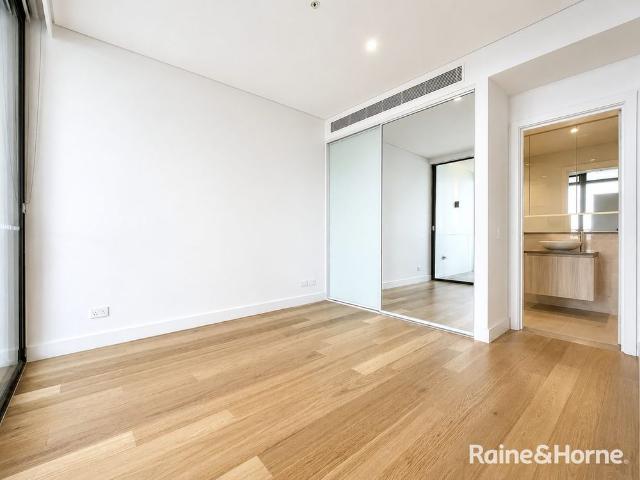 Stylish High Level Apartment with Spectacular Water Views in Rhodes Central