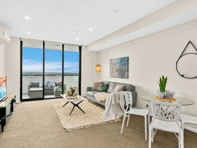 Stylish High Level Living in the Heart of Hurstville