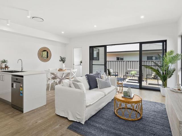 Stylish Home in the Heart of Oak Flats