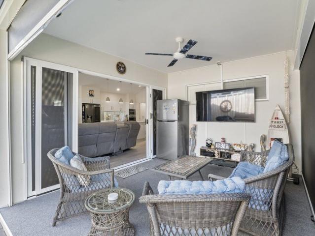 Stylish Home Near Clubhouse